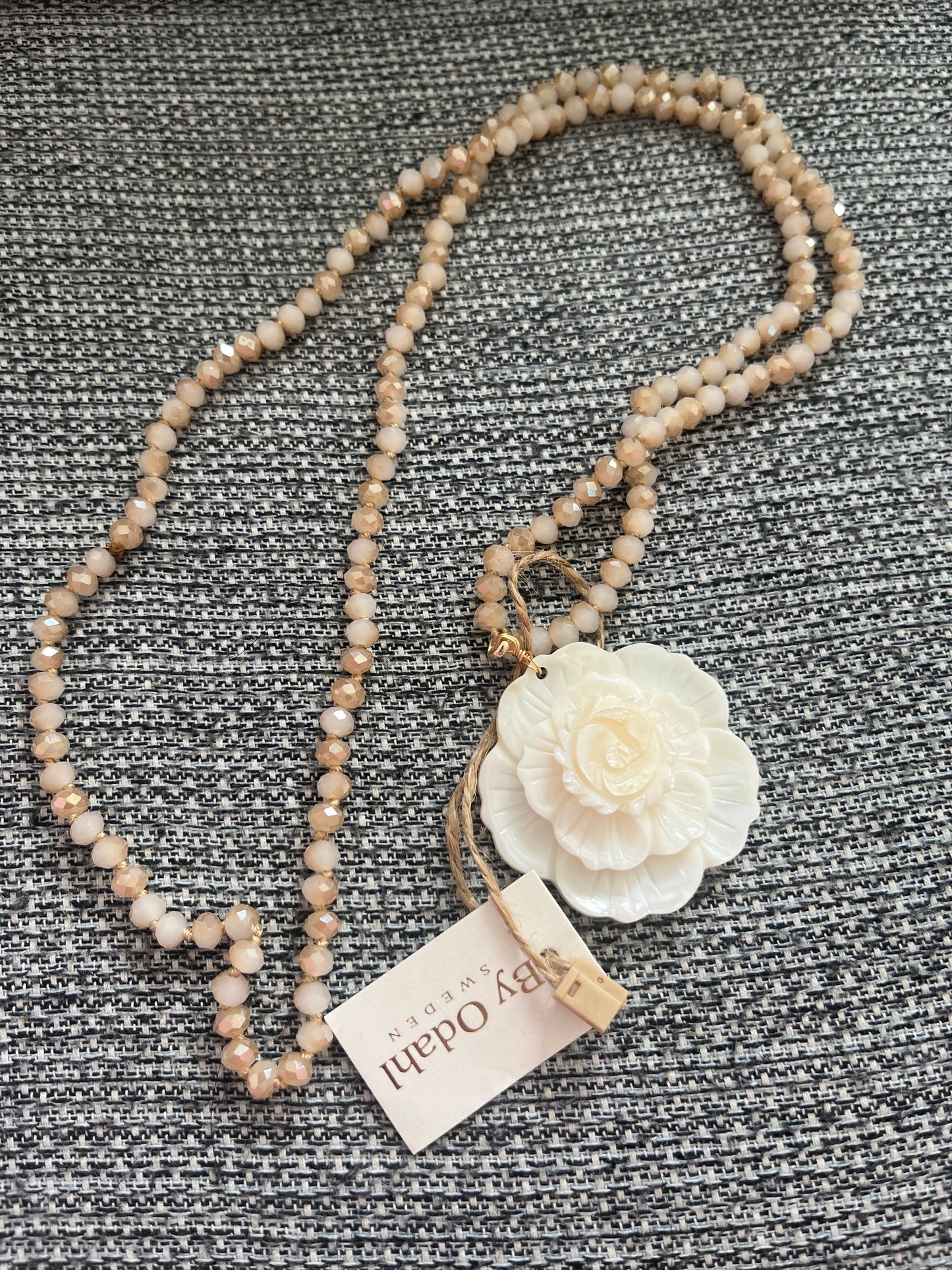 Långt halsband med pärlor