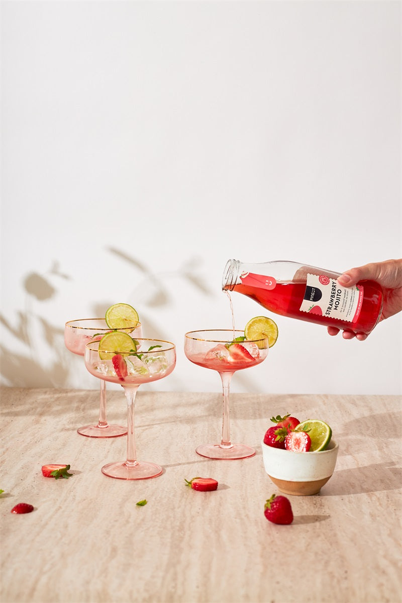 Strawberry Mojito: Glasflaska med torkade jordgubbar och mynta för cocktailmix – Pineut Strawberry Mojito