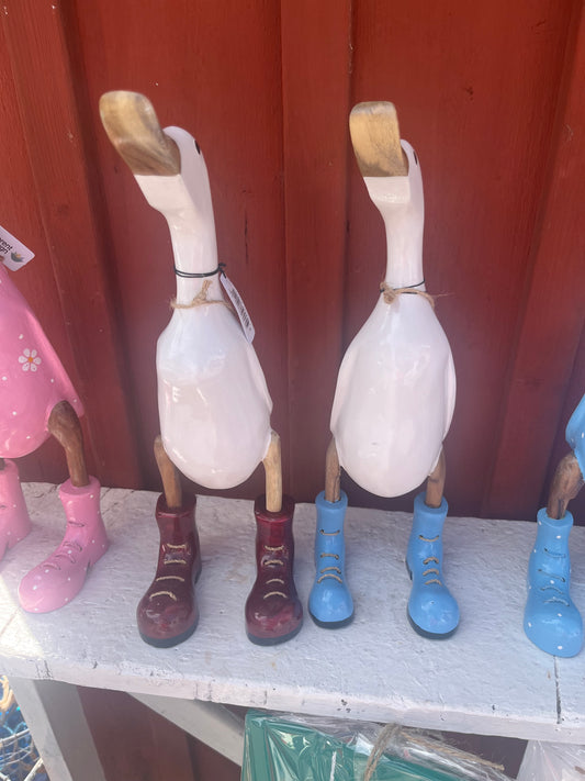 nka i bambu med färgglada gummistövlar, höjd 35 cm, från Different Design.