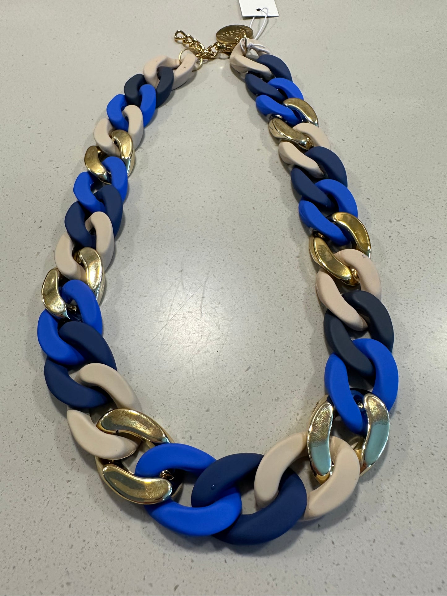 Blå, guld, beige mixat kedjehalsband i plast