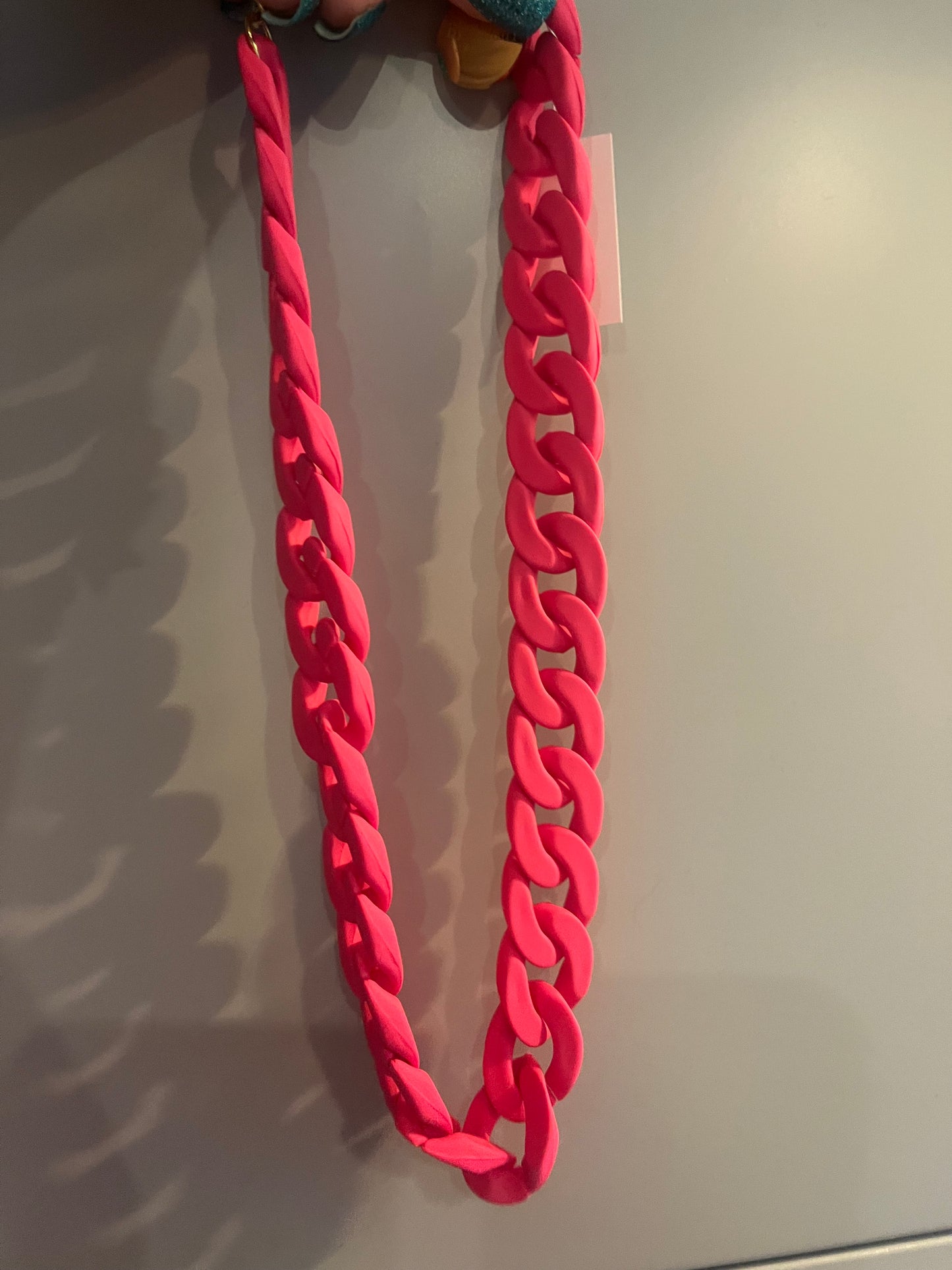 Cerice kedjehalsband i plast