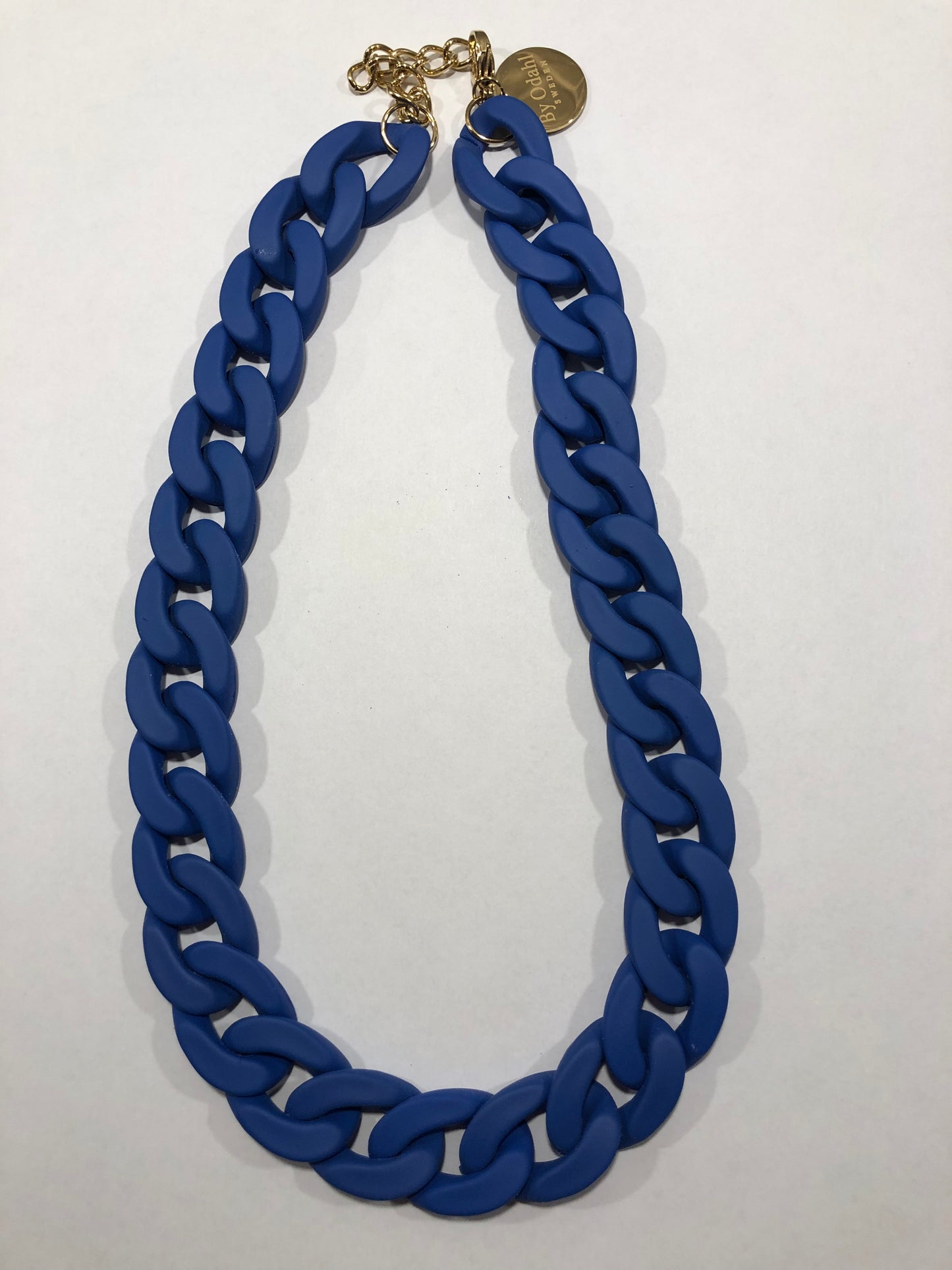 Kornblått kedjehalsband i plast
