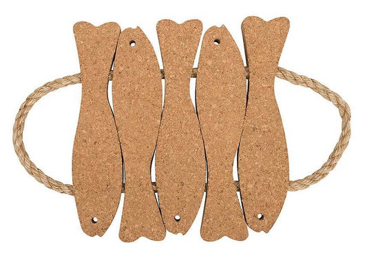 Grytunderlägg i kork med motiv av fem fiskar – 32x20 cm