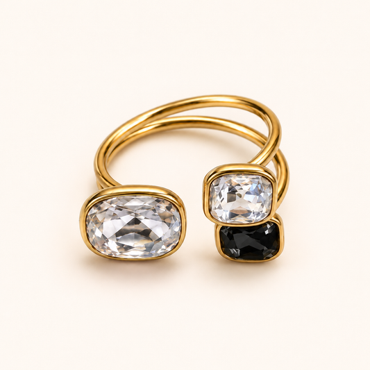 Color Trio – Justerbar ring med tre gnistrande stenar