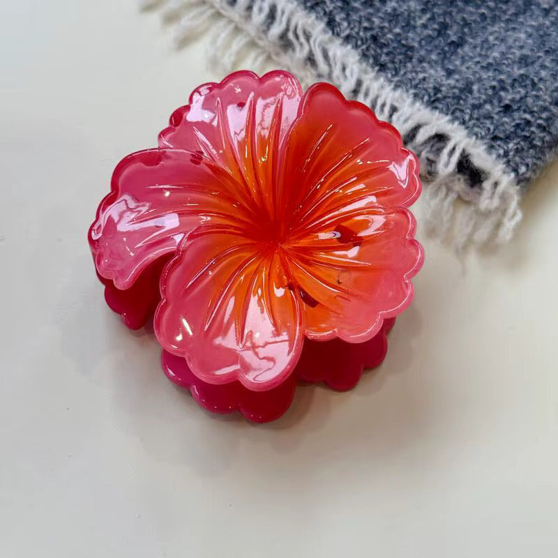 Blomformad hårklämma – färgglad accessoar