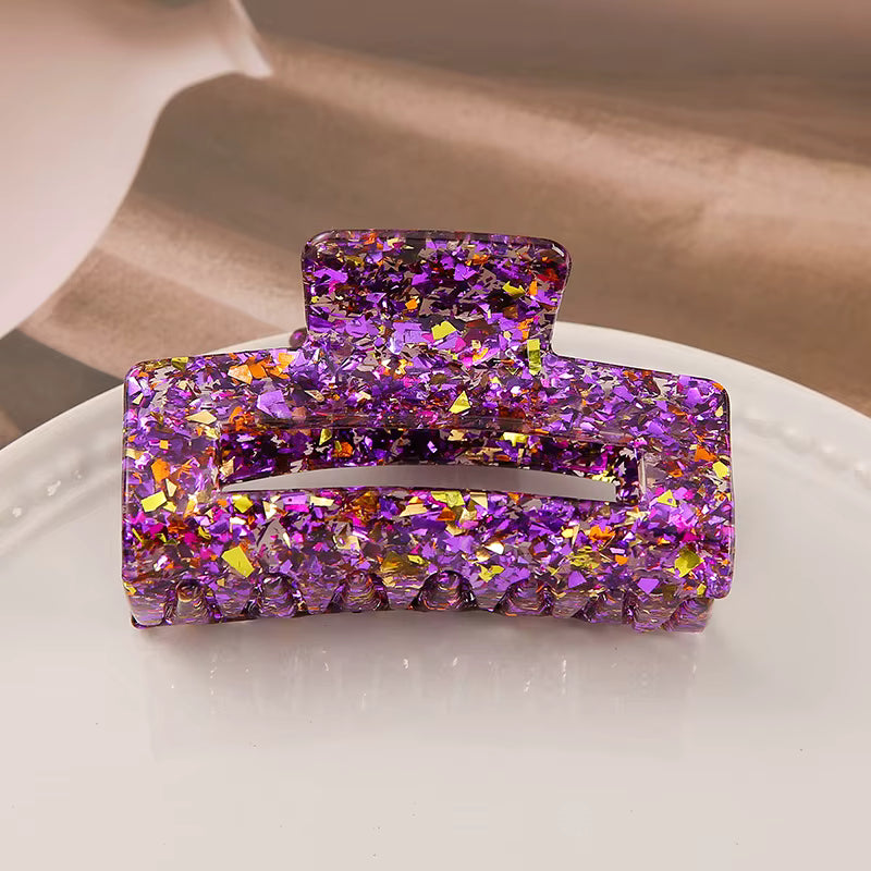 Glitterhårklämma i lila på vit bakgrund