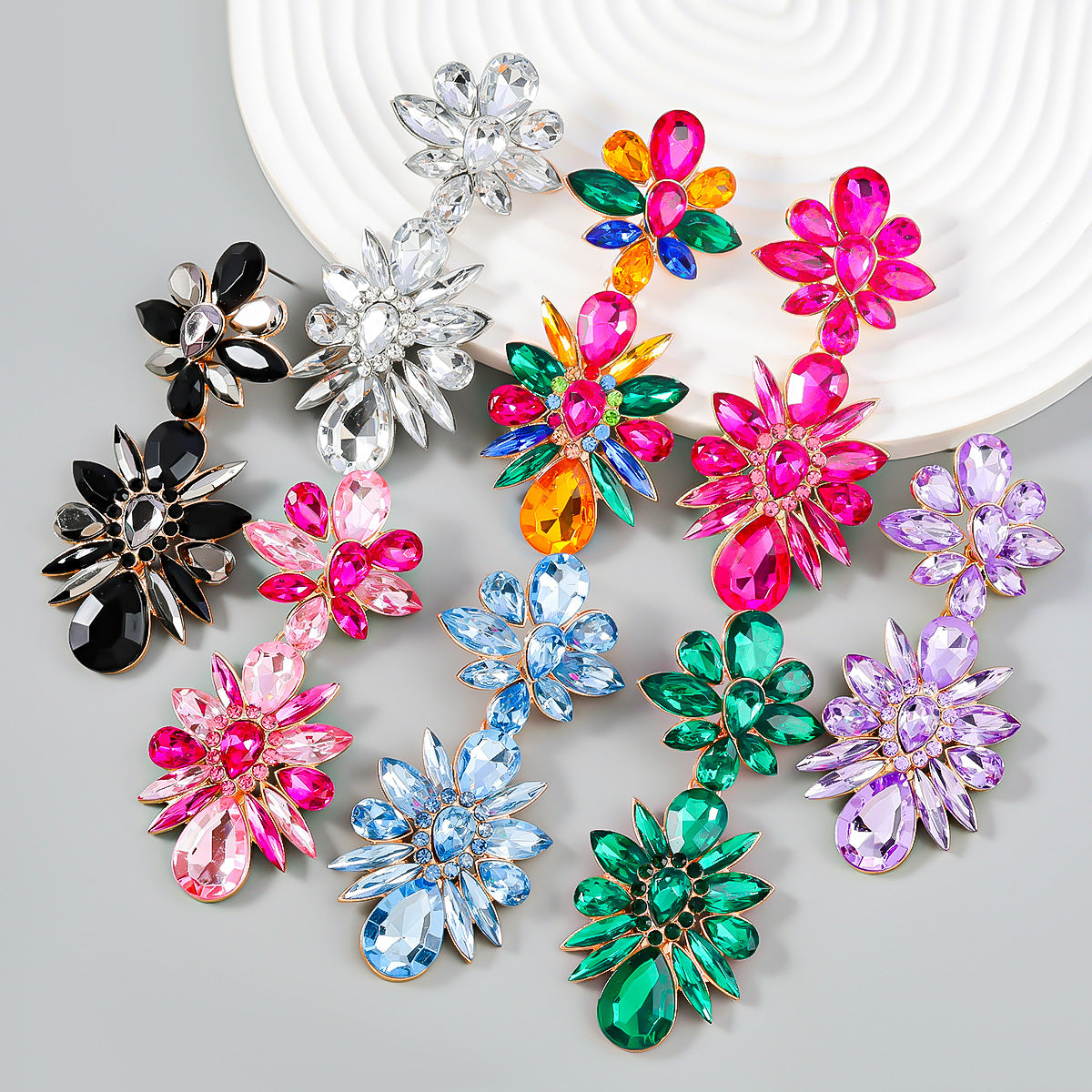 Hängande blomörhängen i strass
