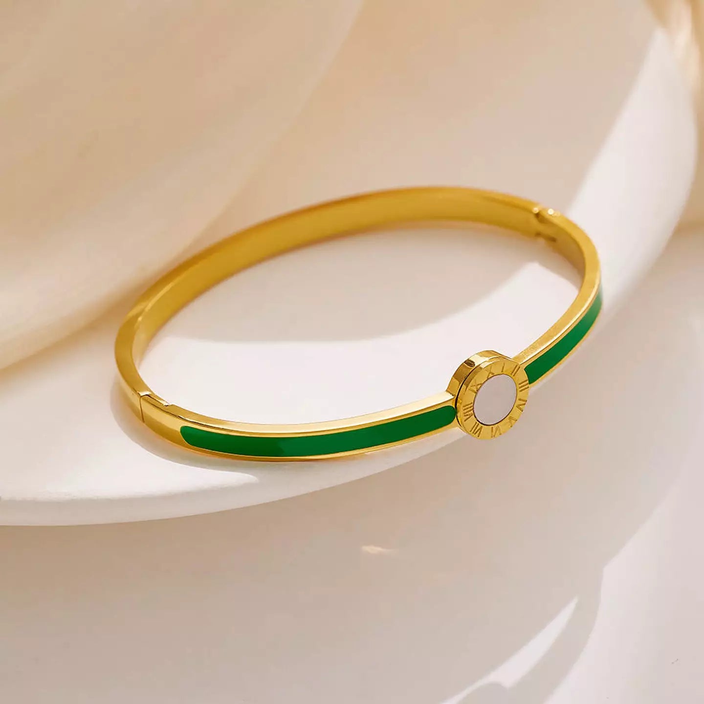 Armband i Guldfärgad stål