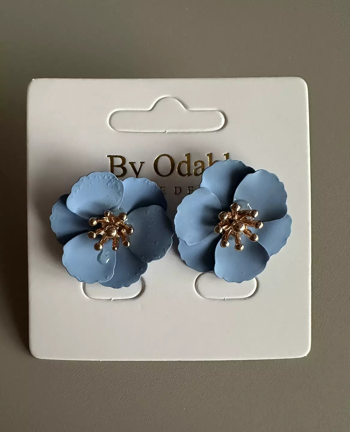 Färgglada blomörhängen