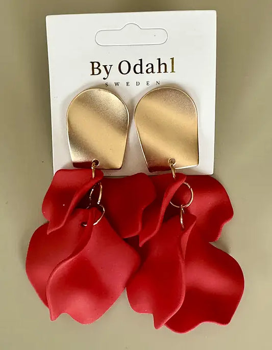 Lövörhängen med guldfärgad platta