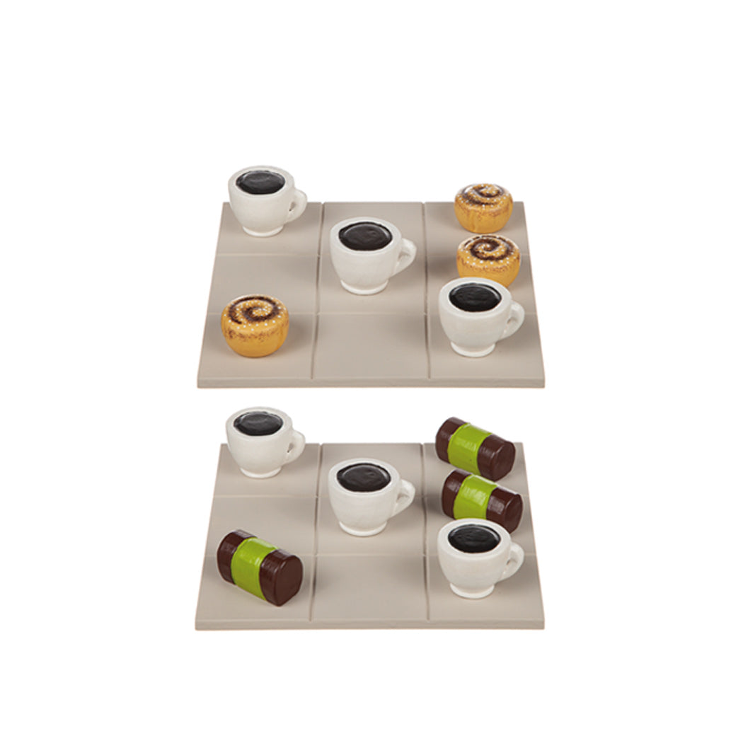 Fika (kanelbulle/dammsugare): Tre i Rad-spel med svenskt fikatema – kanelbullar och dammsugare på träbräde.