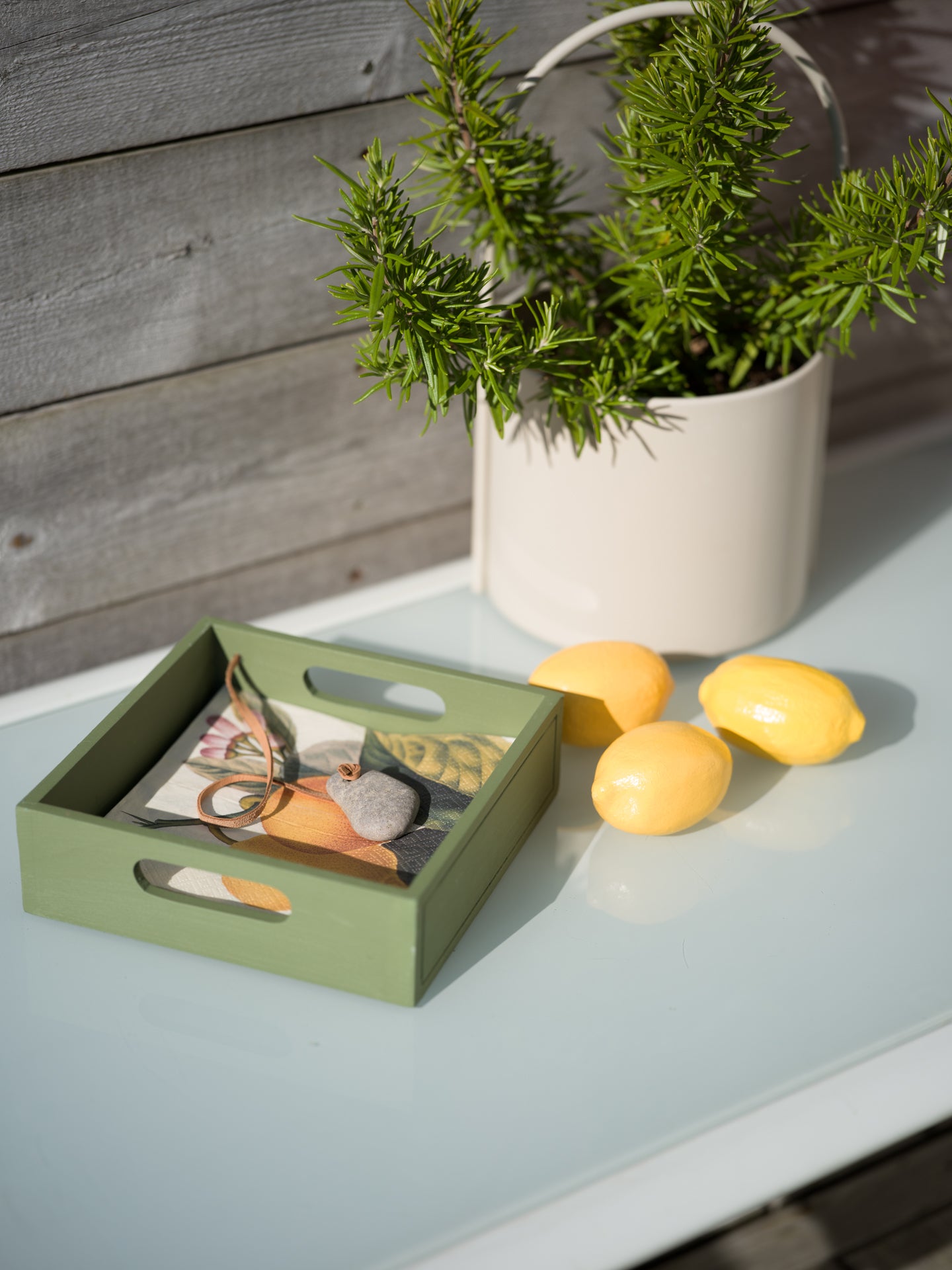 Servietstativ med sten