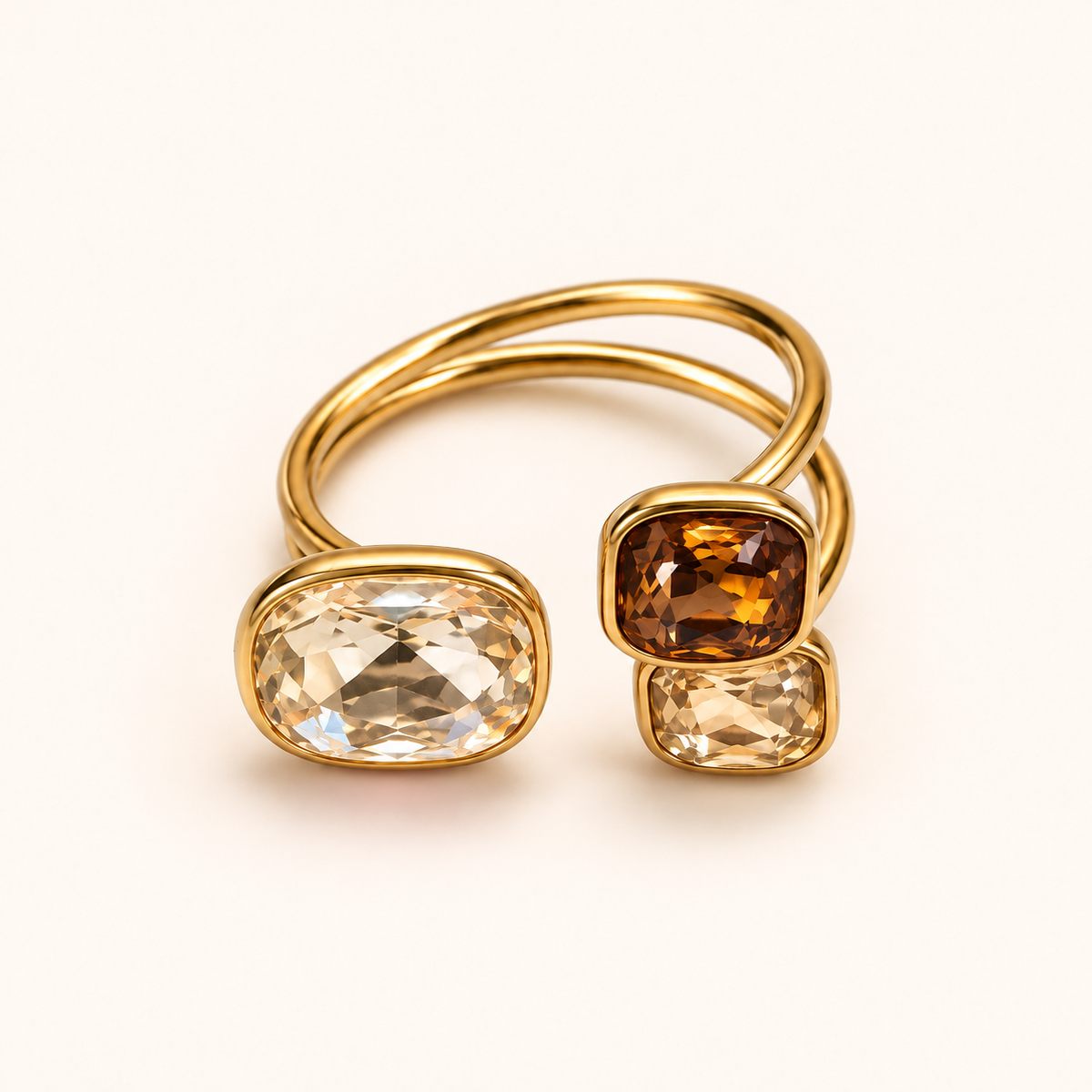 Color Trio – Justerbar ring med tre gnistrande stenar