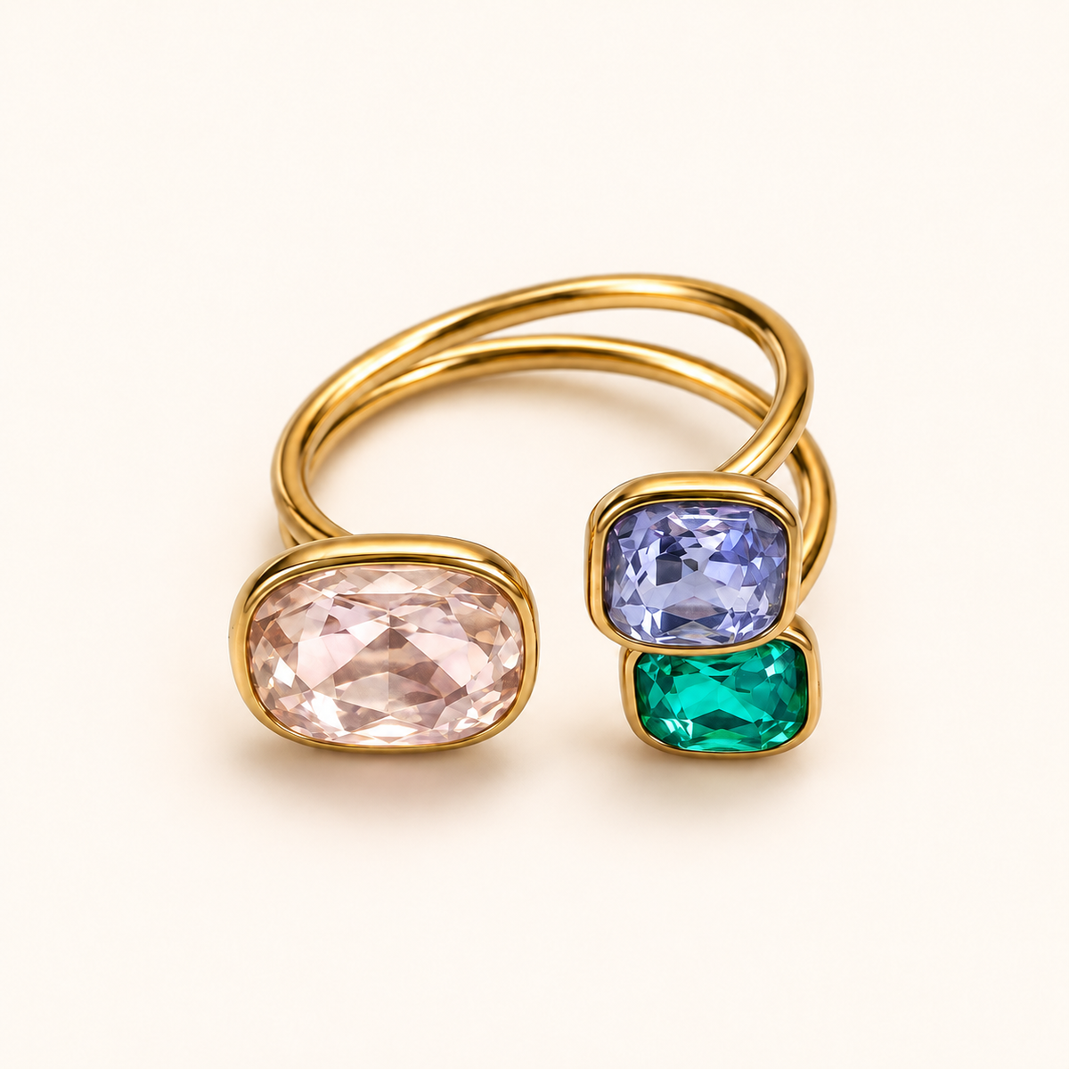 Color Trio – Justerbar ring med tre gnistrande stenar