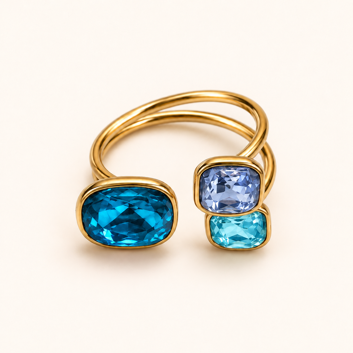 Color Trio – Justerbar ring med tre gnistrande stenar