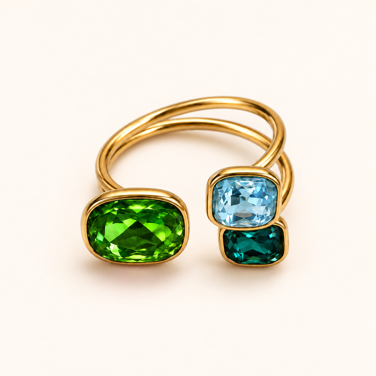 Color Trio – Justerbar ring med tre gnistrande stenar