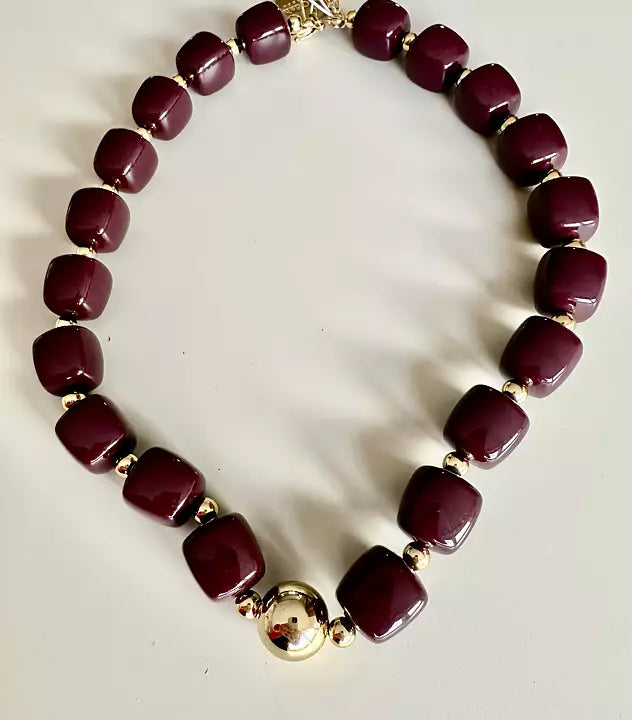 Halsband med marmorerade pärlor