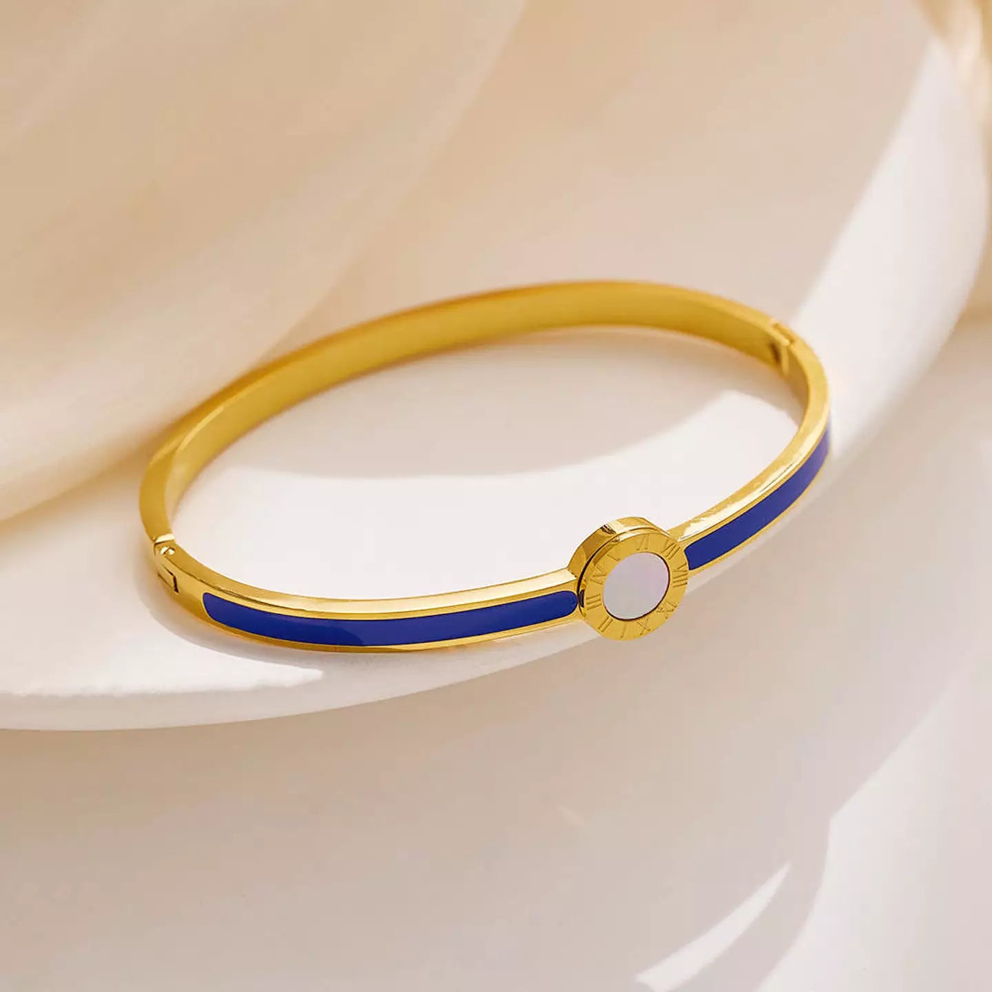 Armband i Guldfärgad stål
