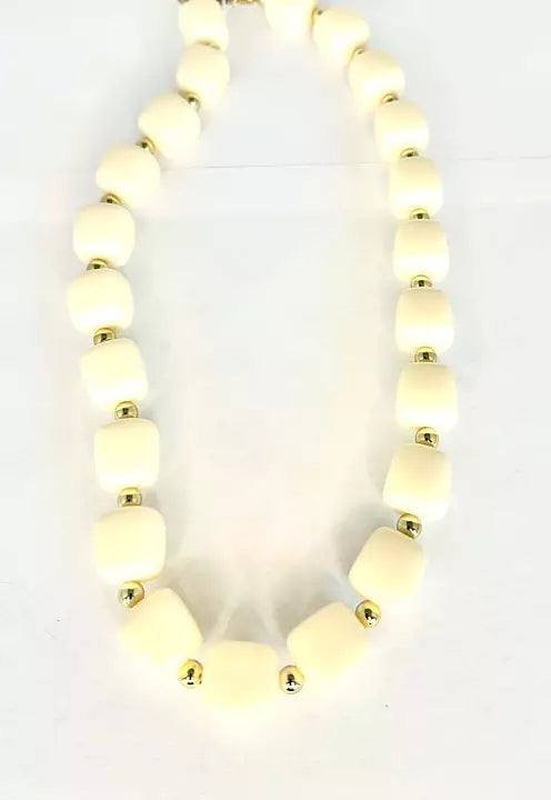 Halsband med marmorerade pärlor