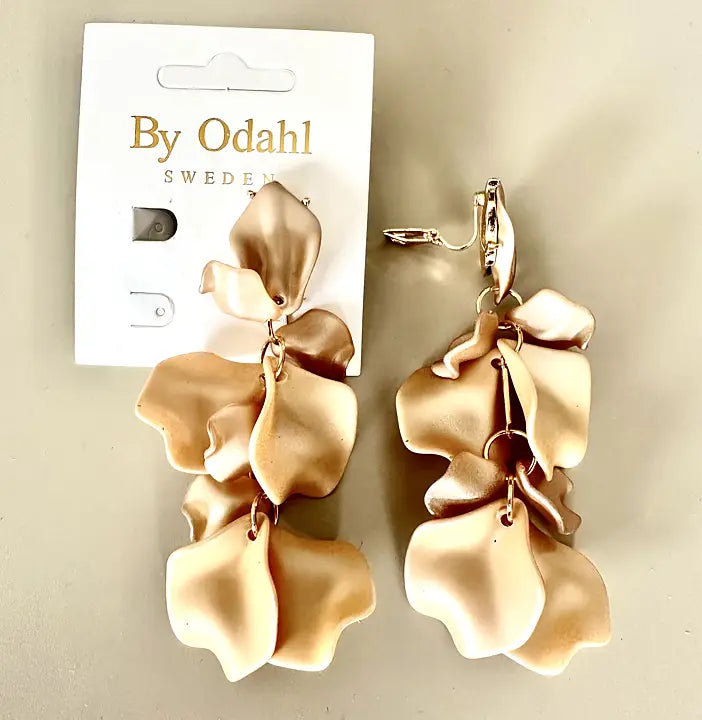 Beige Silk hängande lövörhängen med clip