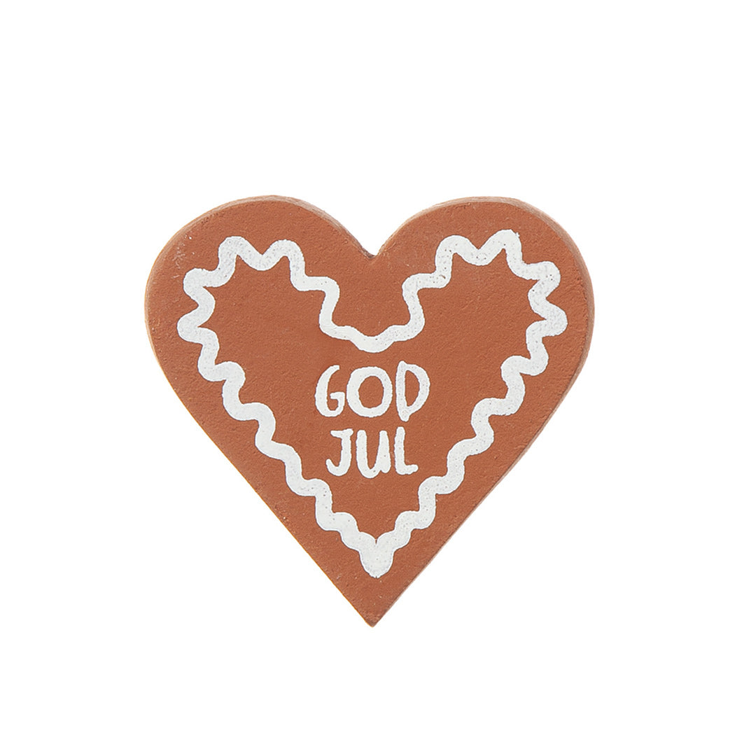 Kylskåpsmagnet som ser ut som ett pepparkakshjärta med texten “God Jul”