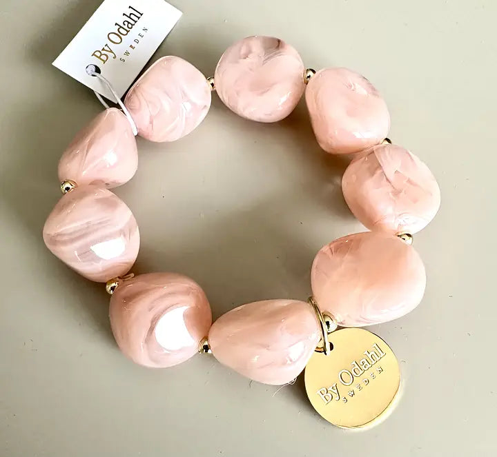 Ljusrosa armband med stora pärlor