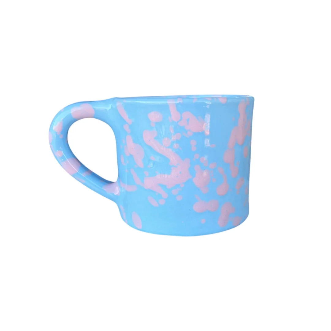 Blå Tropicopop mugg i stengods med rosa stänkmönster