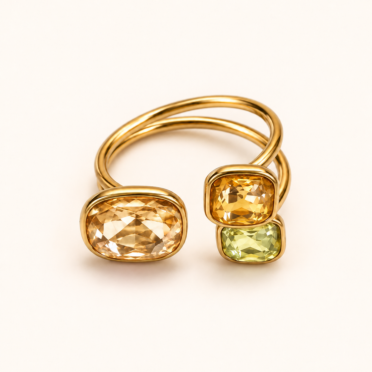Color Trio – Justerbar ring med tre gnistrande stenar